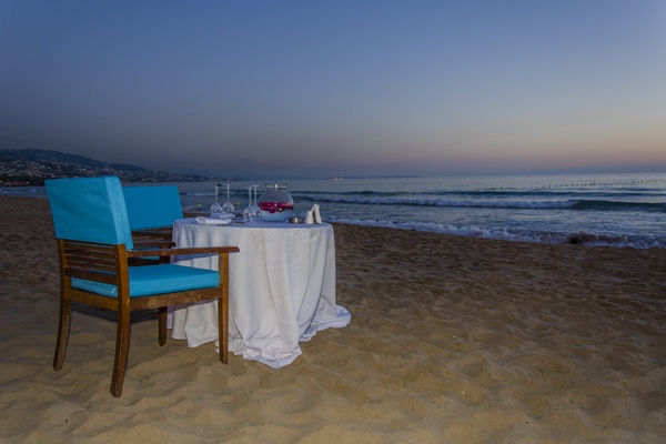 Romantic Dinner at Edde Sands